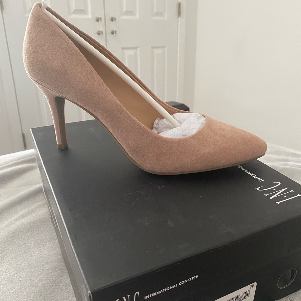 NWT!! Blush INC Pumps